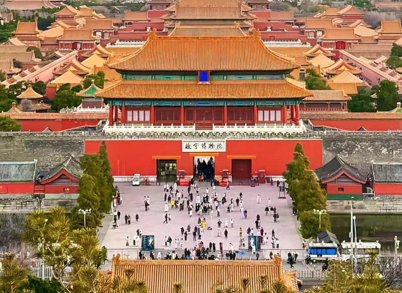 The gate and its courtyard seen from above, visitors crossing the plaza